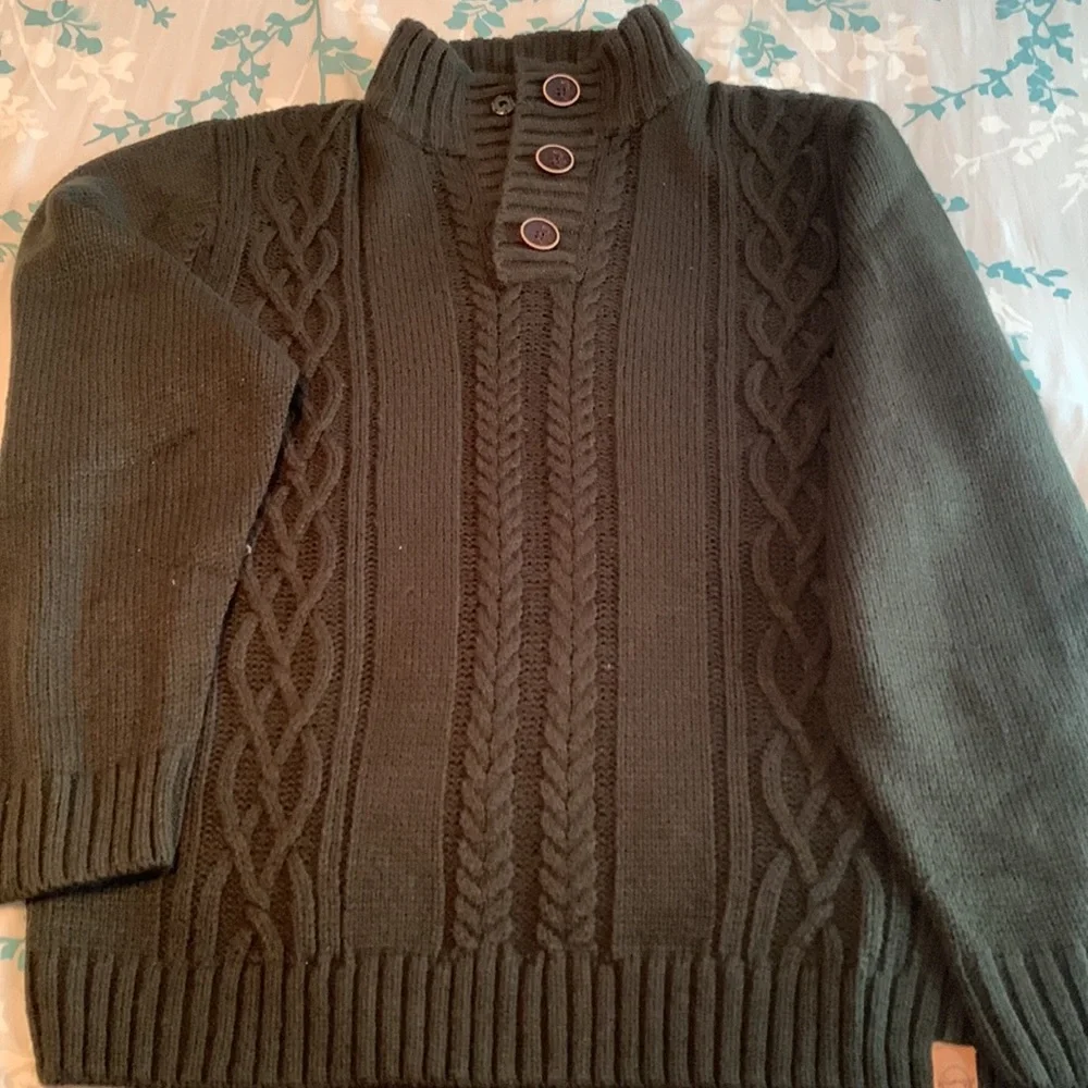 Very nice 3 button neck sweater. Excellent condition - Picture 2 of 2